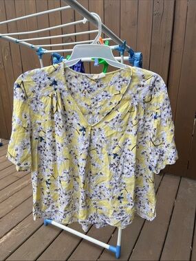 Anna Glover H&M Floral V-Neck bell sleeve Short Sleeve Blouse. XL
